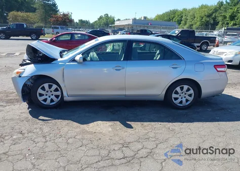 2010 Toyota Camry Le V6 z USA, uszkodzony, nr VIN JTNBK3EK5A3046482